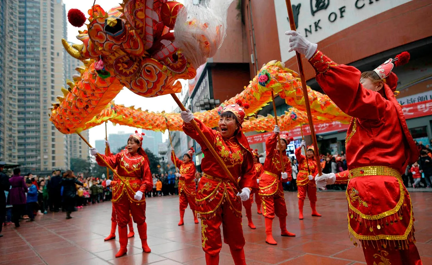 Праздники в китае в мае. Китайский танец дракона. Китайские праздники. Национальные праздники Китая. Традиционные китайские праздники.